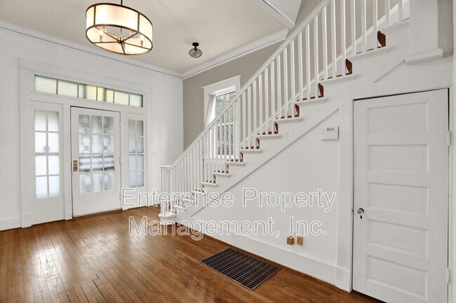 Building Photo - 528 S McLean Blvd