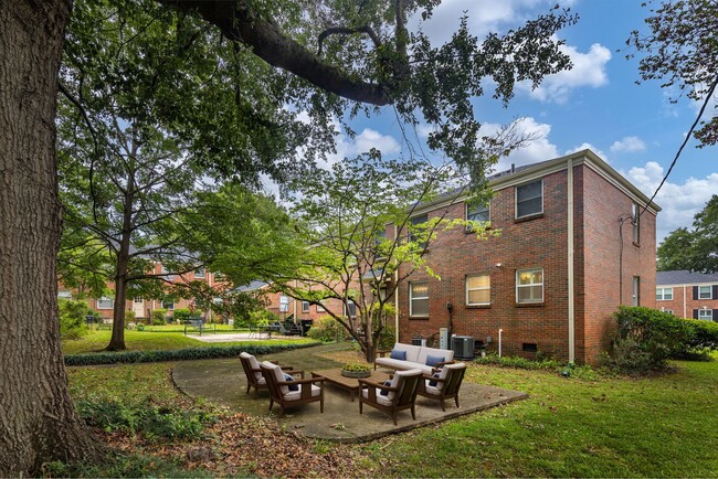 Foto del edificio - Beautiful Large Condominium for Lease Now