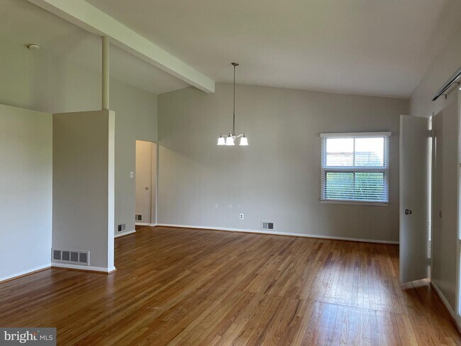Building Photo - 2406 Sylvale Rd