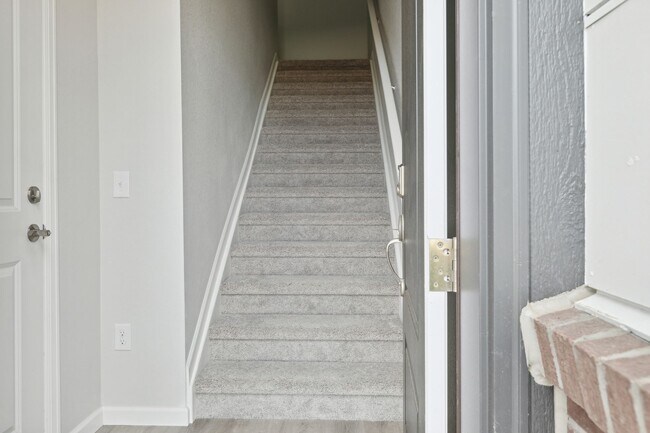 Foto del edificio - Brand new luxury style 2bd, 2ba townhome i...