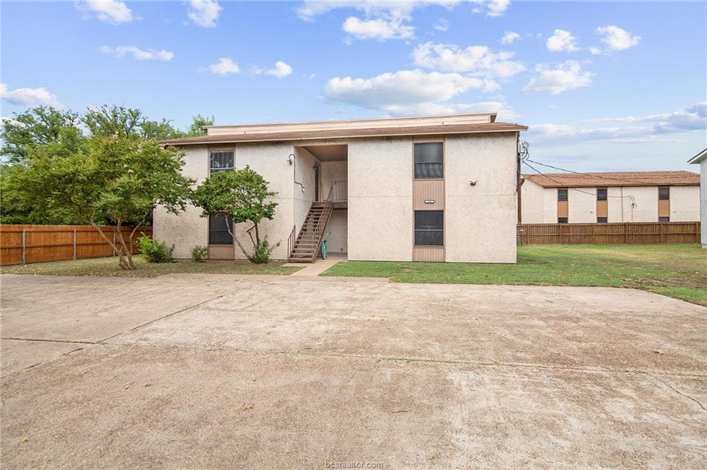 Primary Photo - 1601 Brentwood Dr