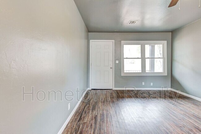 Building Photo - 1103 N Louisa Ave