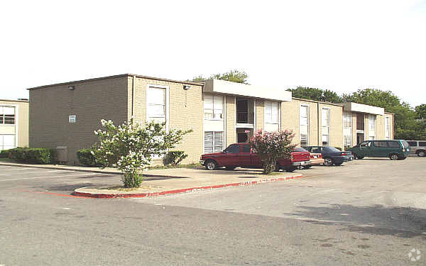 Building Photo - Spanish Lagos Apartments