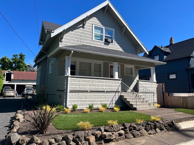 Building Photo - 619 NE Stanton St