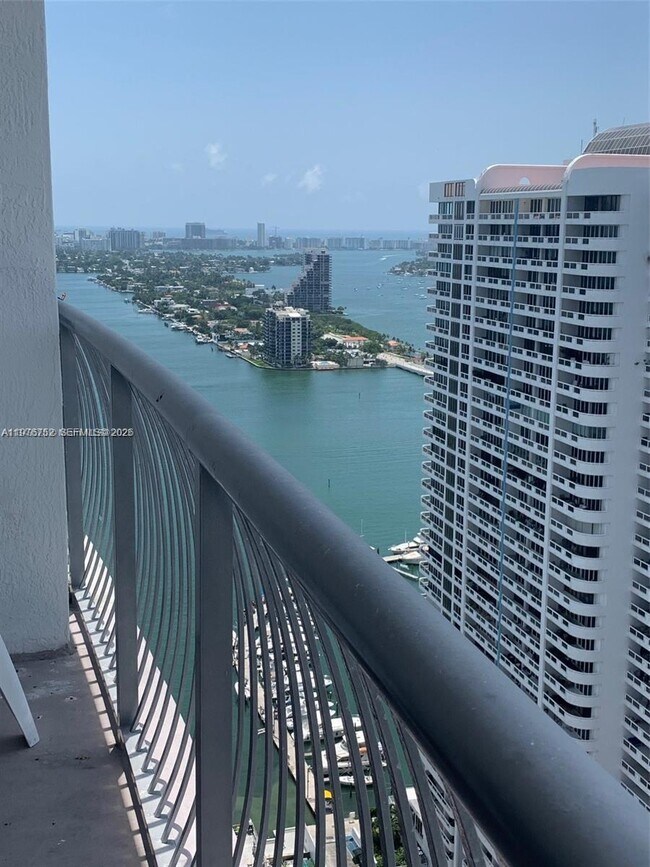 Foto del edificio - 1750 N Bayshore Dr