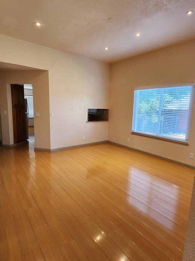 Building Photo - 4570 Armadale Way