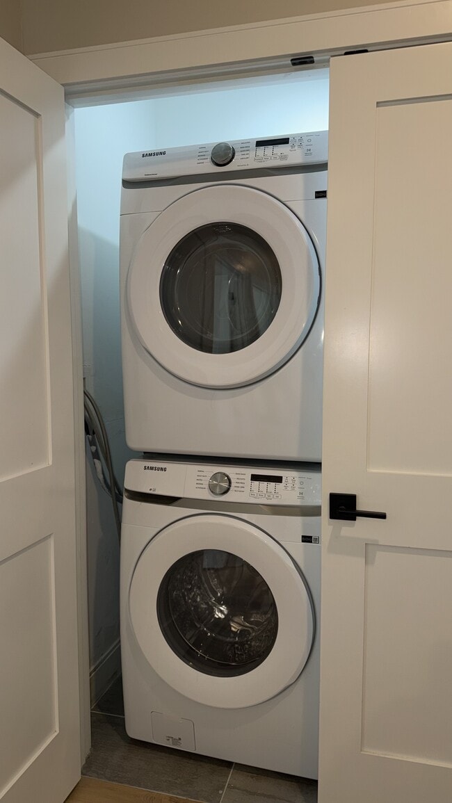 Building Photo - 3 Adamson St