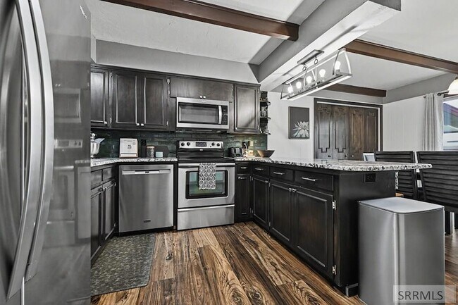 Building Photo - 373 Dale Dr