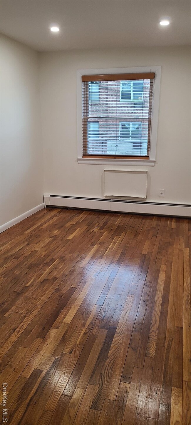 Foto del edificio - 61-25-61218 218th St