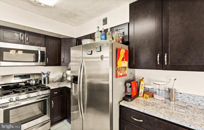 Building Photo - 14700 Bentley Square