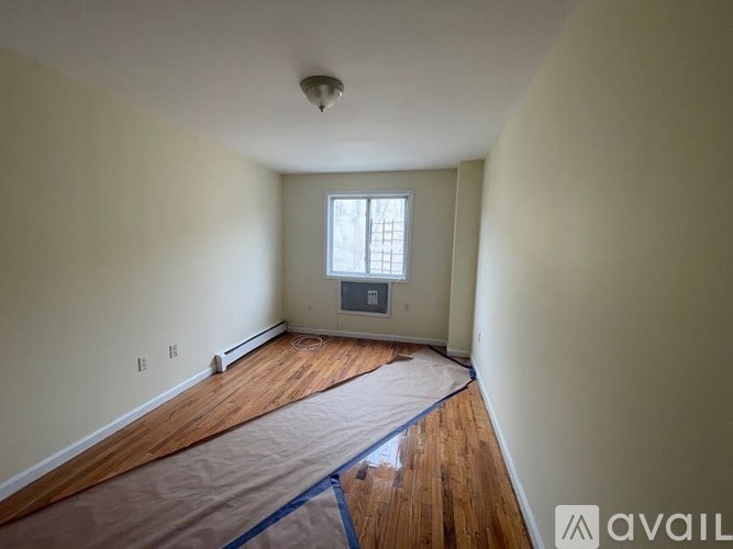 Primary Photo - 338 Herzl St