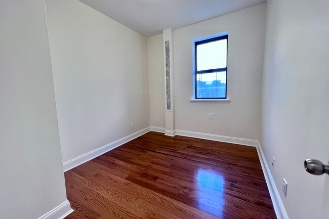 Building Photo - 1803 Riverside Dr