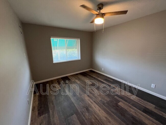 Foto del edificio - 2727 Hampton Ave