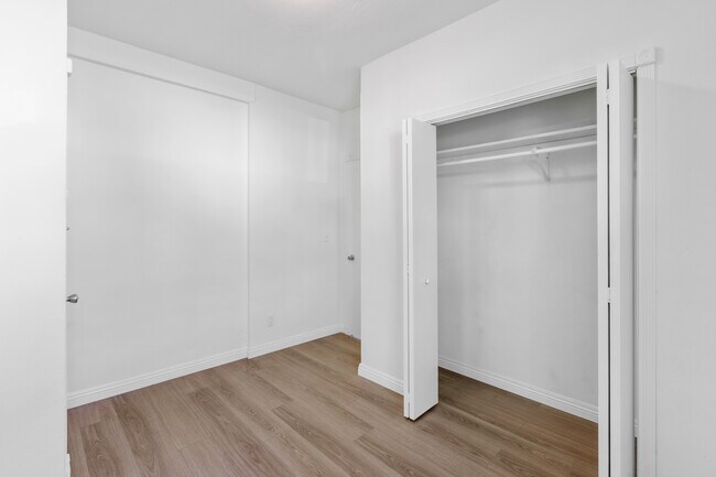Building Photo - 1302 4th Ave