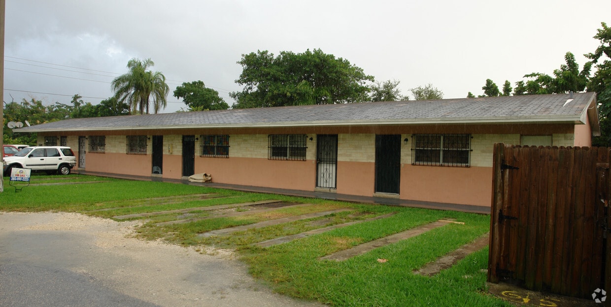 Primary Photo - 140 NW 77th St
