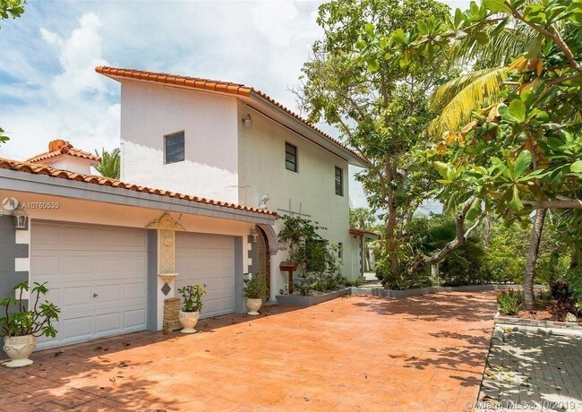 Foto del edificio - 210 NE 107th St