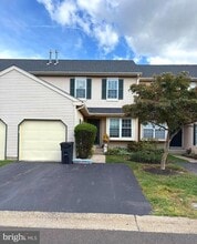 Building Photo - 647 Palmer Ln