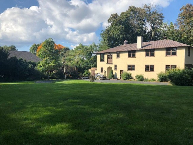 Building Photo - 702R Longmeadow Street - 1