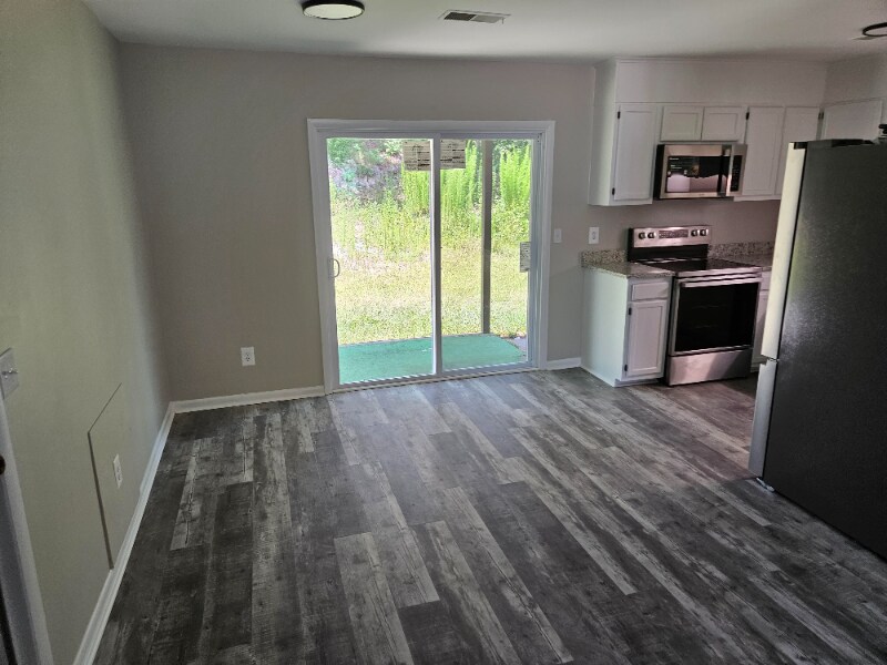 Building Photo - 300 Rockingham Rd