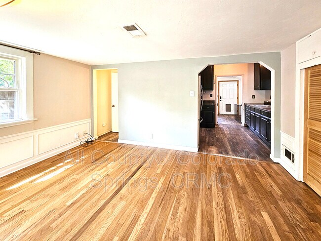 Building Photo - 502 E Kiowa St