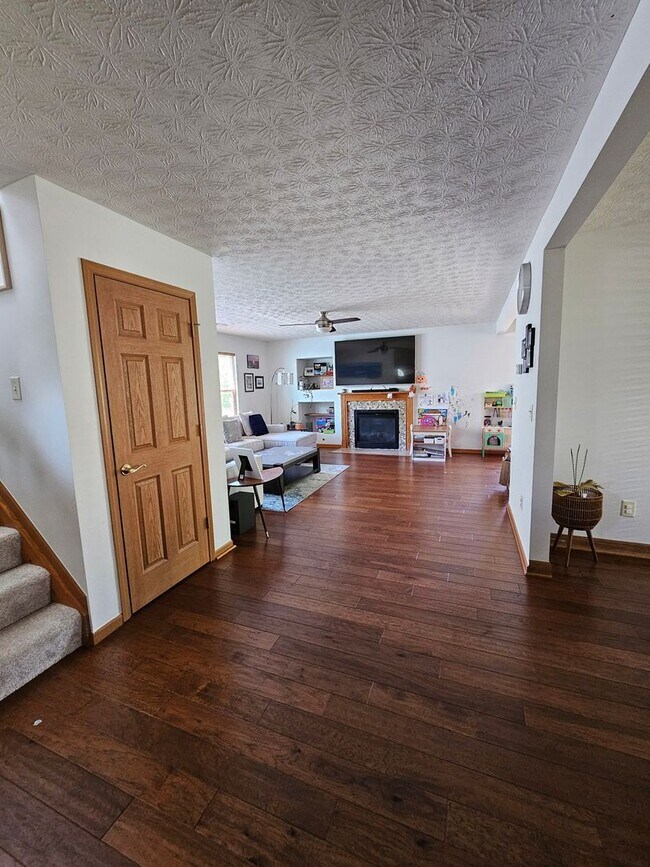 Foto del edificio - 4 Bedroom Single Family Home in Hilliard
