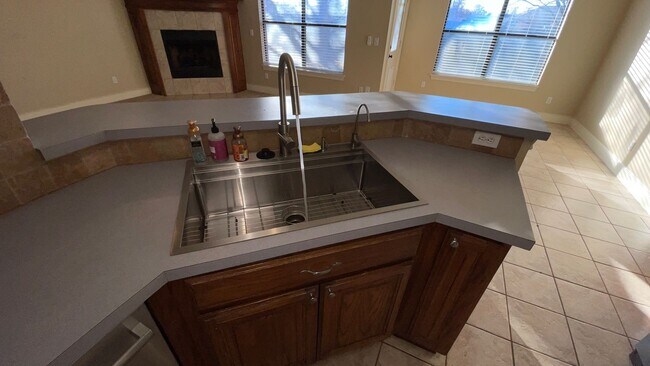 Foto del edificio - Welcome to this gorgeous, spacious, and wo...