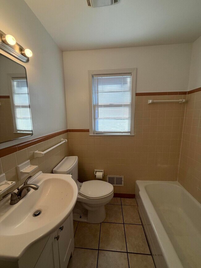 Foto del edificio - 119 Woodside Rd