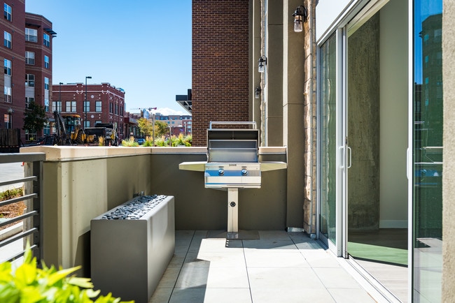 Building Photo - Canvas on Blake