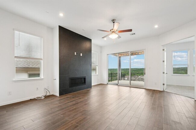 Foto del edificio - 4521 Lucabella Ln