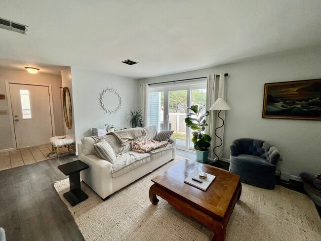 Foto del edificio - 92 Limewood Ave