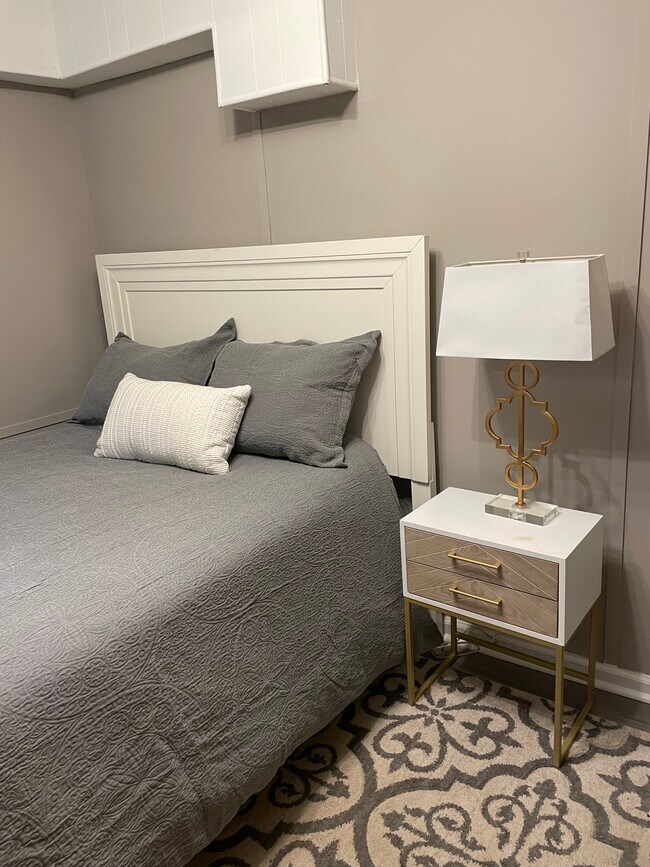 Foto del edificio - 1214 Hillview Rd