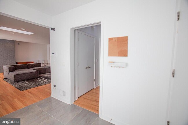 Foto del edificio - 92 Overbrook Dr