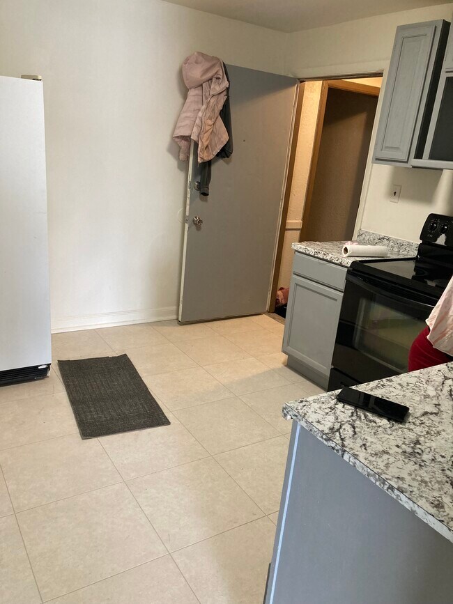 Foto del edificio - 724 Ashmun St