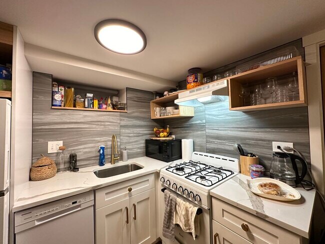 Foto del edificio - 908 N California Ave