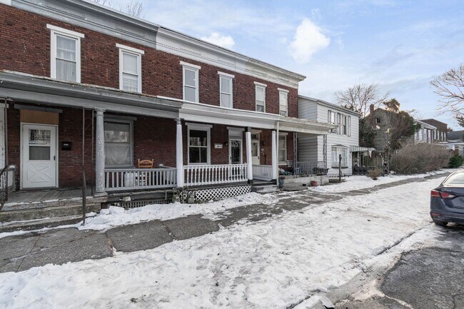 Foto del edificio - 3 Bedroom 1 Bathroom home in Harrisburg, PA