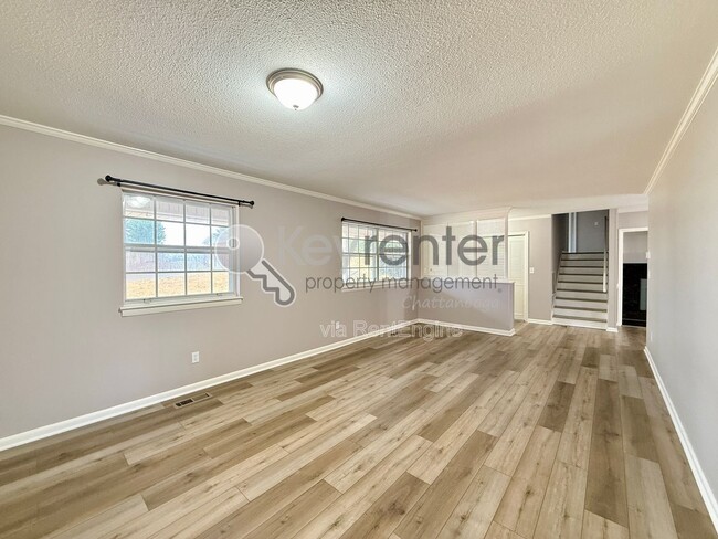 Building Photo - 4627 Hillmont Ln