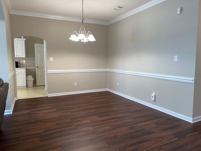 Building Photo - 679 Kensington Ct SE