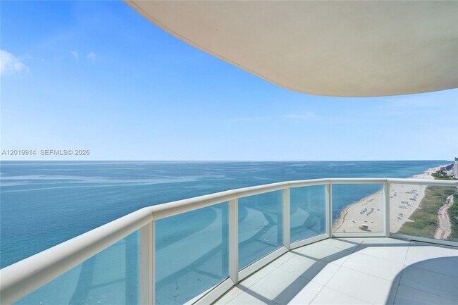 Foto del edificio - 6365 Collins Ave