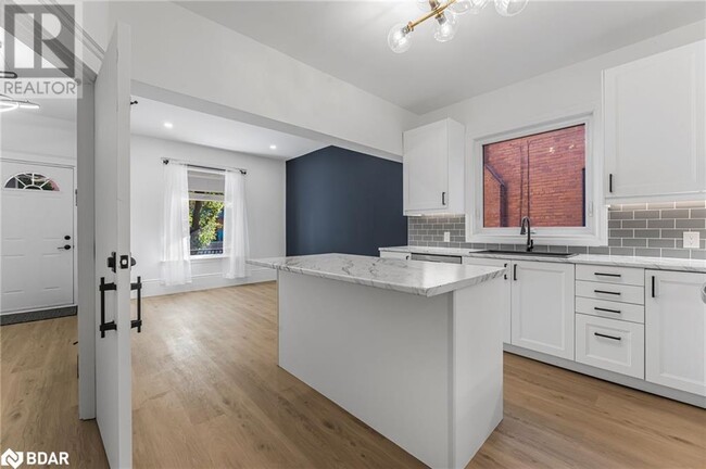 Building Photo - 57 Stirton St