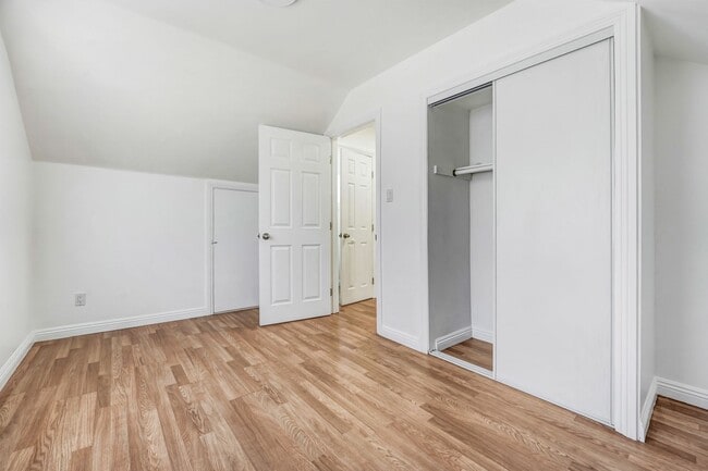 Building Photo - Lancaster 1 bedroom