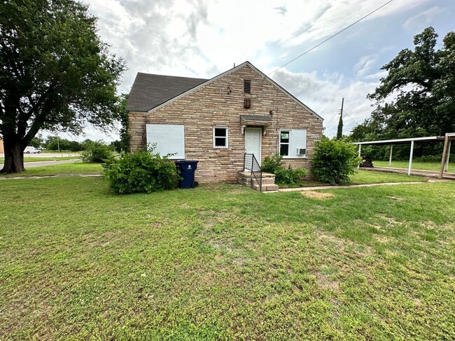 Building Photo - Updated 2 bed 1 bath NE OKC