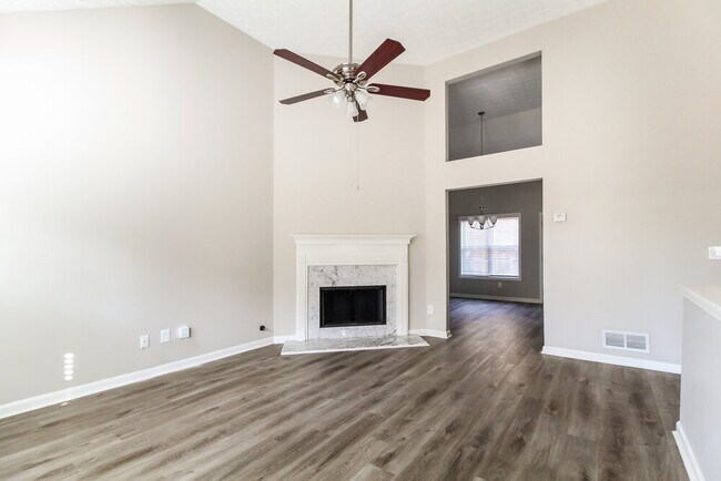 Foto del edificio - 100 Syracuse Ln