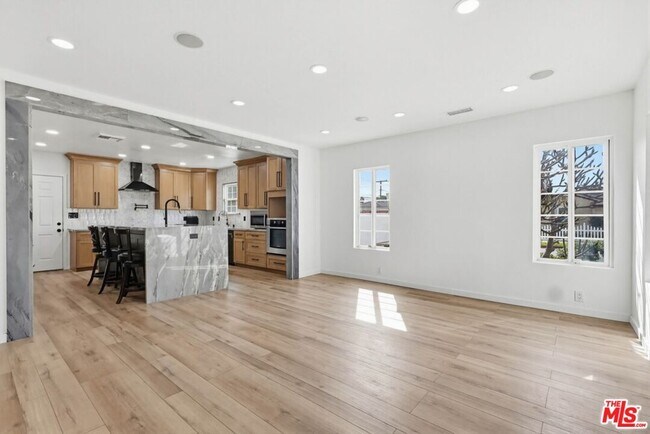 Building Photo - 2200 Easy Ave