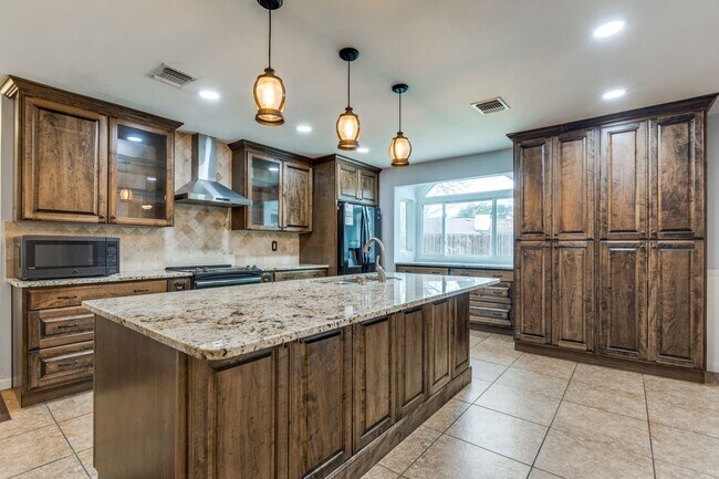 Building Photo - 4-BEDROOM HOME ON CUL DE SAC LOT IN WOODS END