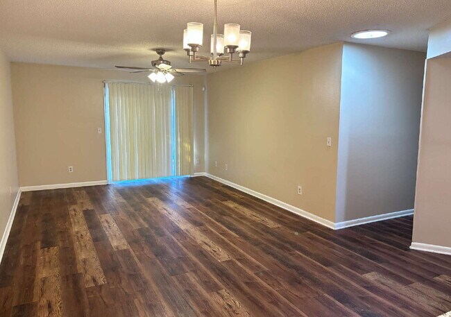 Foto del edificio - $500.00 OFF FIRST MONTHS RENT!!