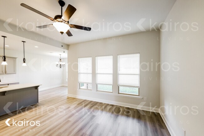 Foto del edificio - 14710 Sonoma Blvd.