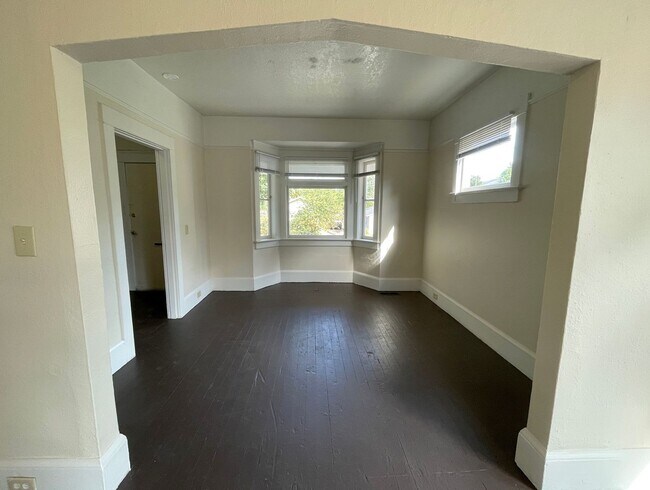 Foto del edificio - 4507 N Gantenbein Ave