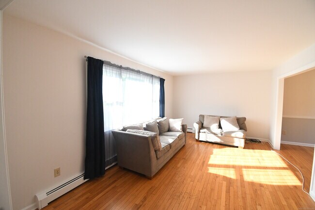 Foto del edificio - 313 Burnt Plains Rd