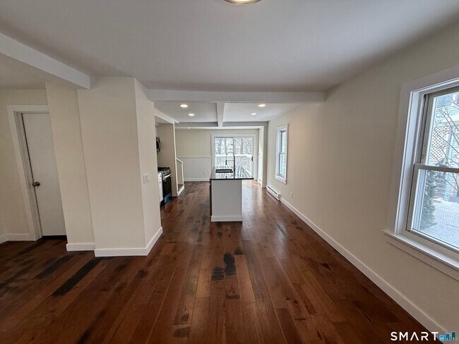 Foto del edificio - 98 E Elm St