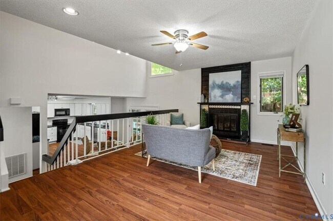 Building Photo - 3 Bedroom Townhome in Henrico!!!